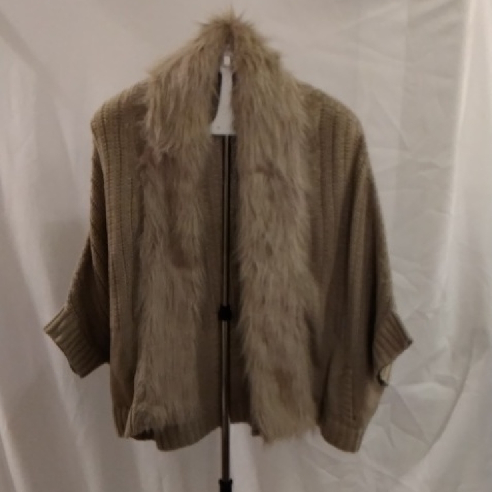 Ravel Beige Sweater with Faux Fur Collar
